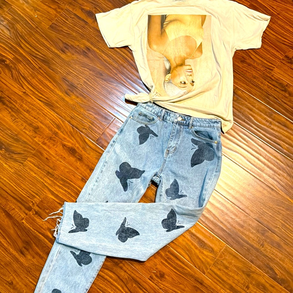 Jeans & Ariana Tee